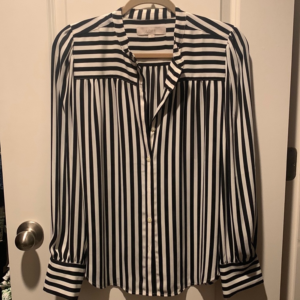 Stripped button up top